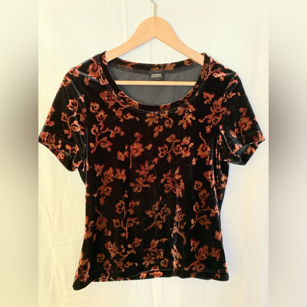 Vintage Jacob black velvet tee with stylized gold & pink flowers, size M